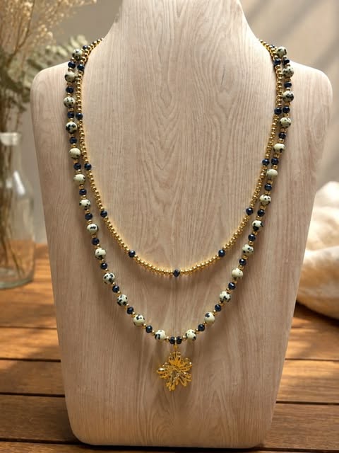 Collar doble con piedras y dije dorado de Arwen